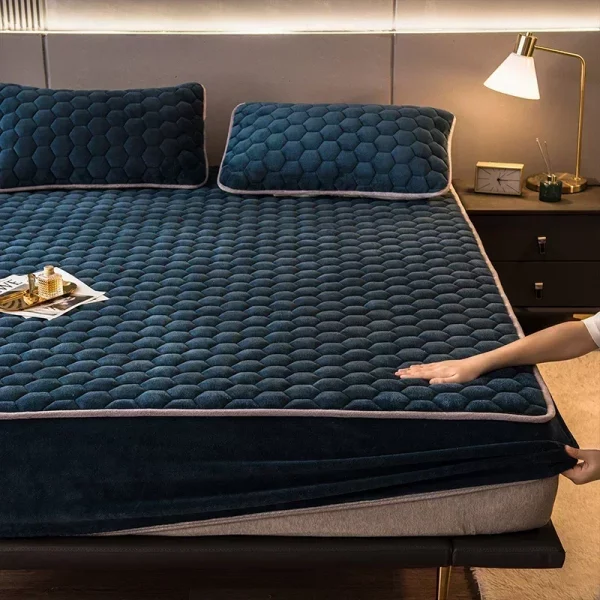 Thick Quilted Plush Double Bed Fitted Sheet - Image 2