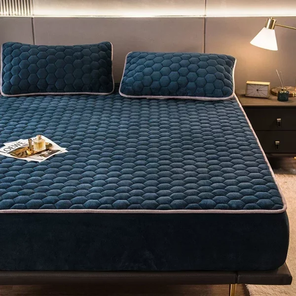 Thick Quilted Plush Double Bed Fitted Sheet - Image 3